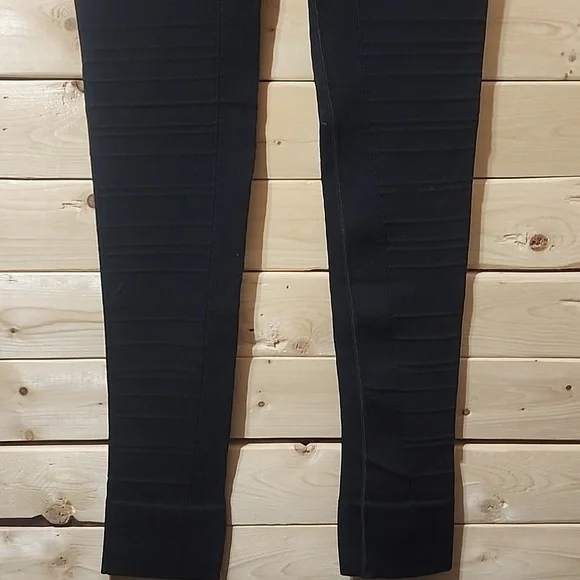 BLANQI Hipster Cuffed Leggings Size Medium NWT - Picture 2 of 7